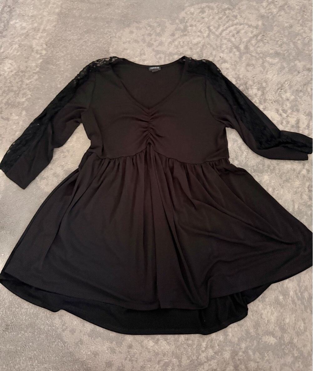 Torrid Black BabyDoll Top Plus Size 1X Lace Sleeves V-Neck Ruched Empire Detail